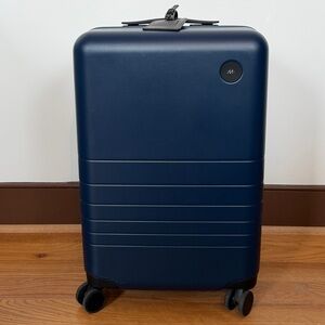 Monos Carry-On Plus (like new)
